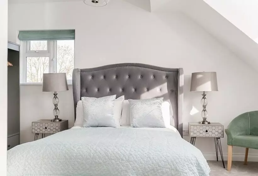 Pike & Eel Hotel And Marina