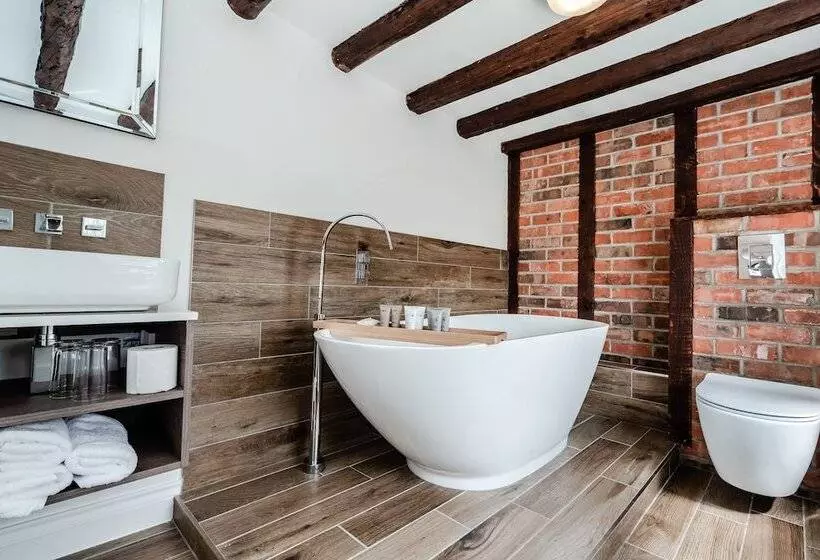 Pike & Eel Hotel And Marina