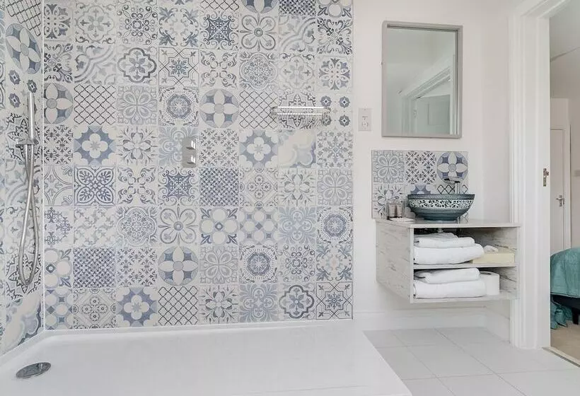 Pike & Eel Hotel And Marina