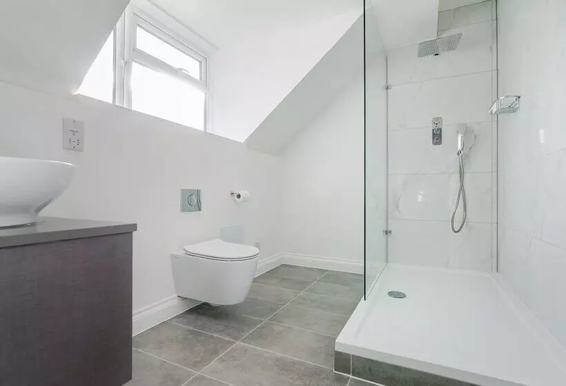 Pike & Eel Hotel And Marina