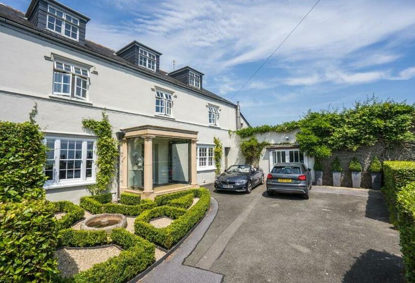 تختخواب و صبحانه Strete Barton House