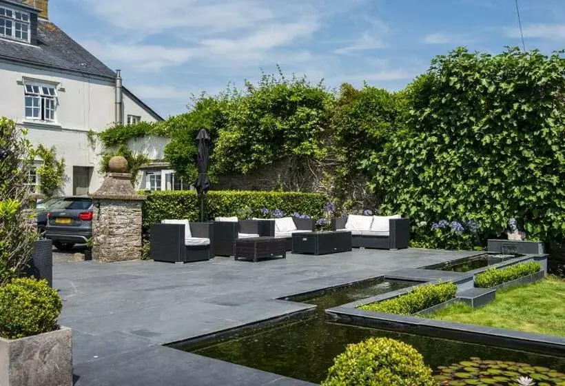 Bed and Breakfast Strete Barton House