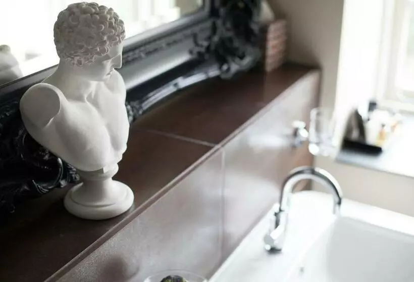 Bed and Breakfast Strete Barton House