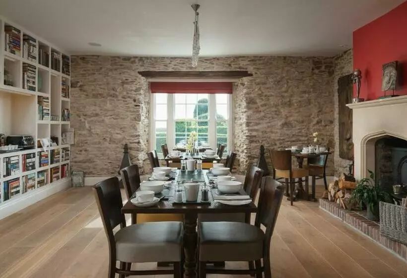 Bed and Breakfast Strete Barton House