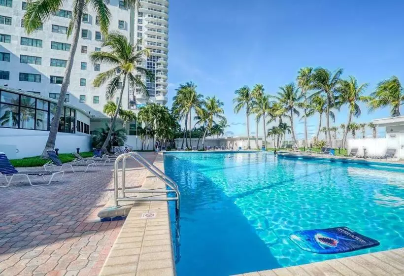 Deluxe Studios And Apartments At The Casablanca