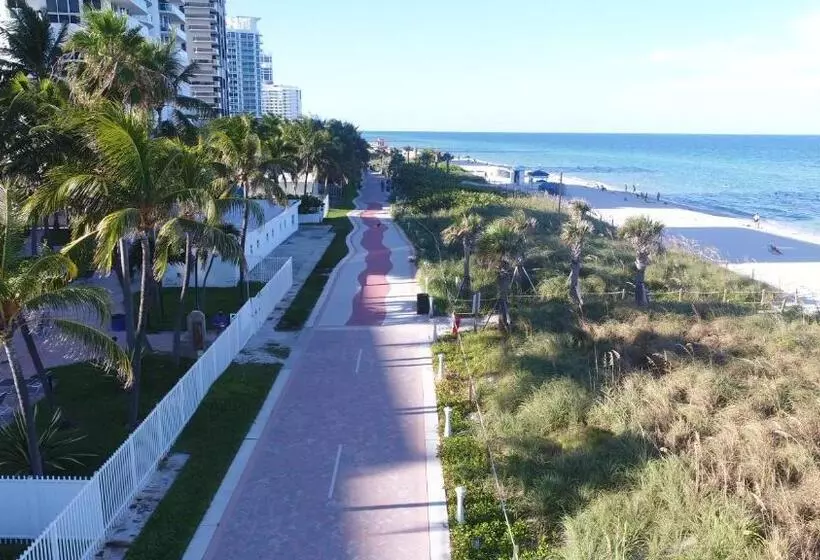 Deluxe Studios And Apartments At The Casablanca