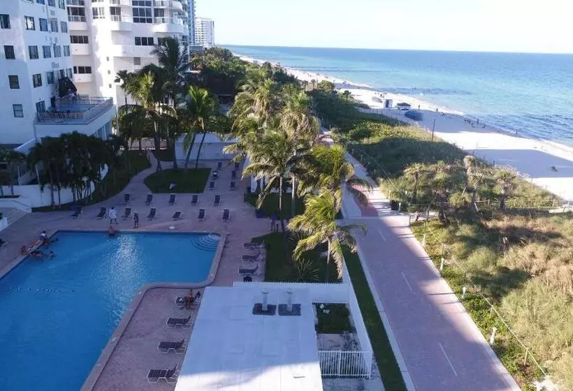 Deluxe Studios And Apartments At The Casablanca