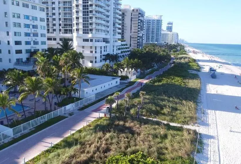 Deluxe Studios And Apartments At The Casablanca