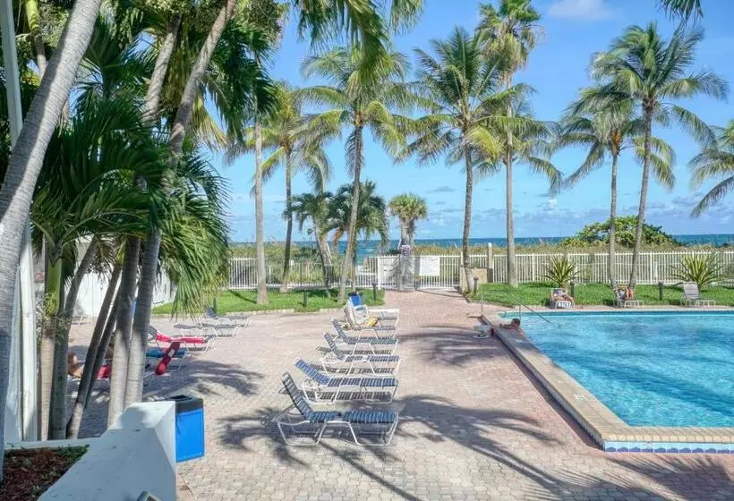 Deluxe Studios And Apartments At The Casablanca