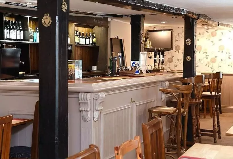 簡易ホテル Axe & Compass Lodge