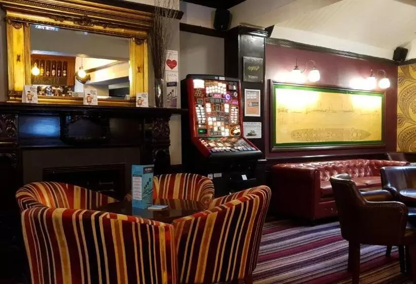 مسافرخانه The Grapes Pub