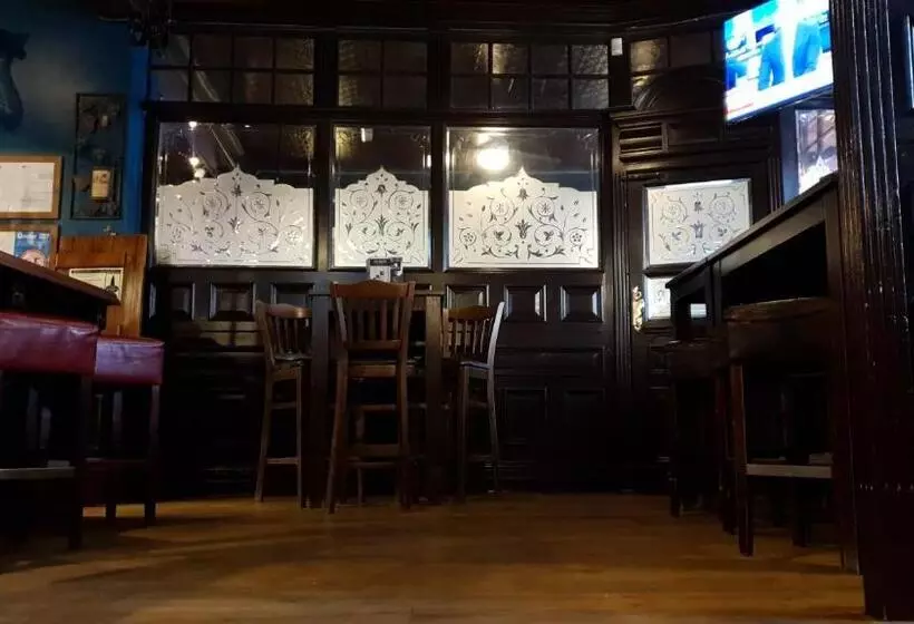 مسافرخانه The Grapes Pub