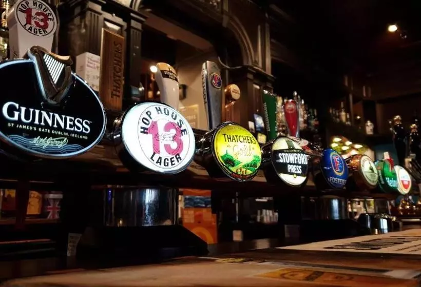 مسافرخانه The Grapes Pub