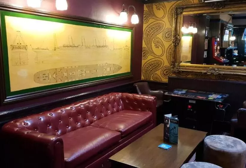 مسافرخانه The Grapes Pub