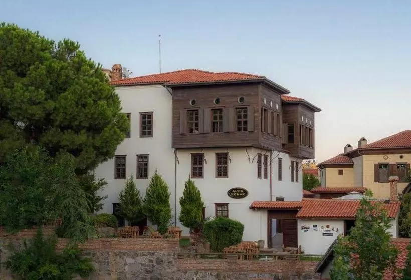 هتل Altin Konak