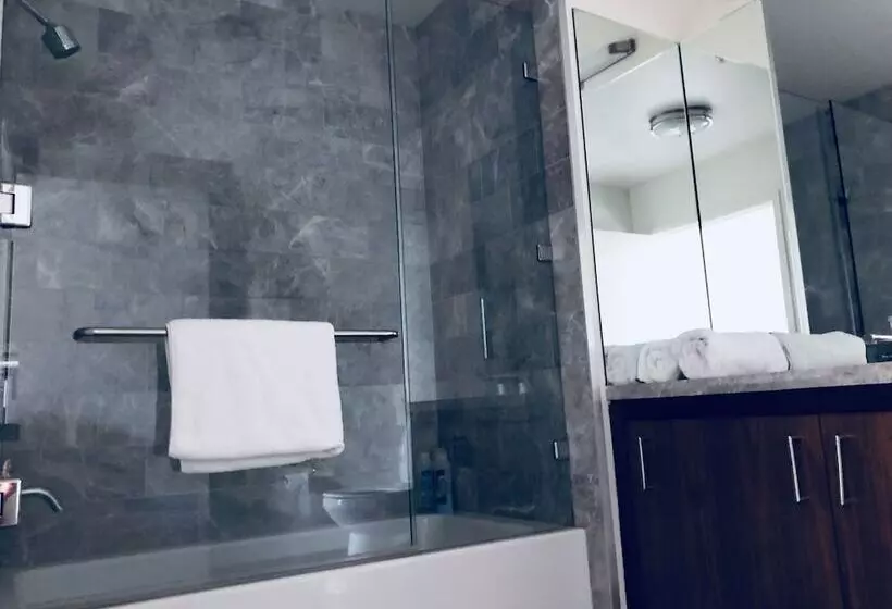 New Lyfe Finest Luxury Apartment