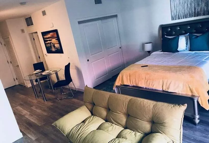 New Lyfe Finest Luxury Apartment