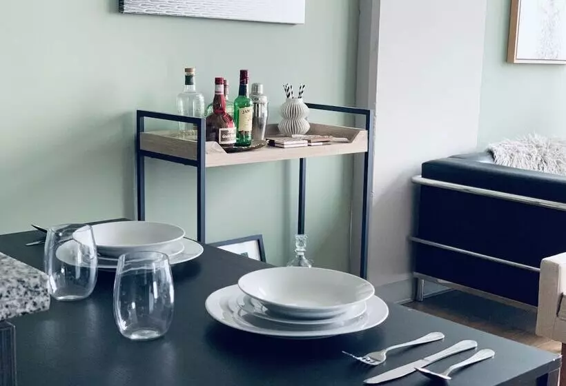 New Lyfe Finest Luxury Apartment