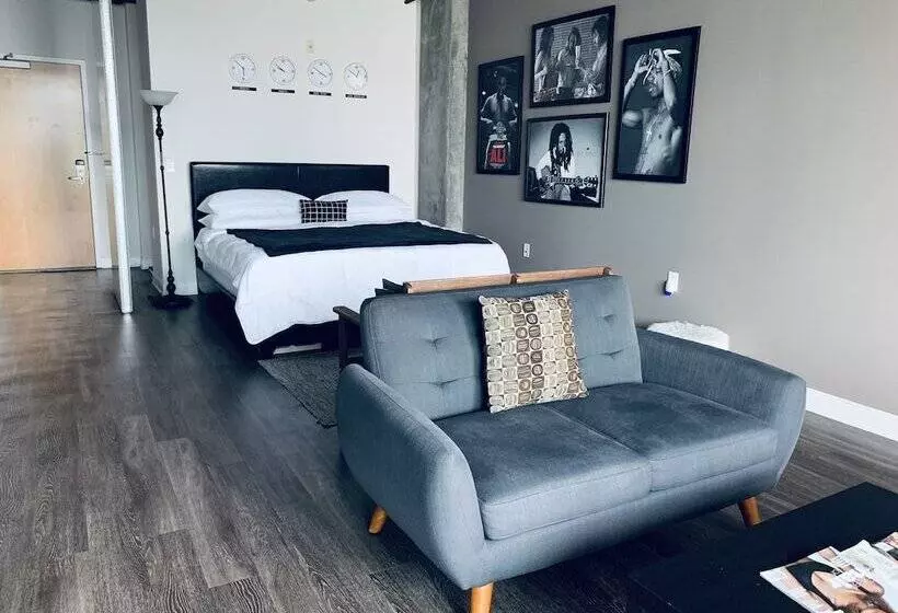 New Lyfe Finest Luxury Apartment