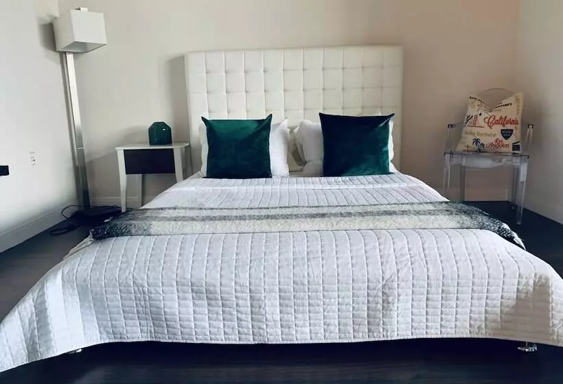 New Lyfe Finest Luxury Apartment