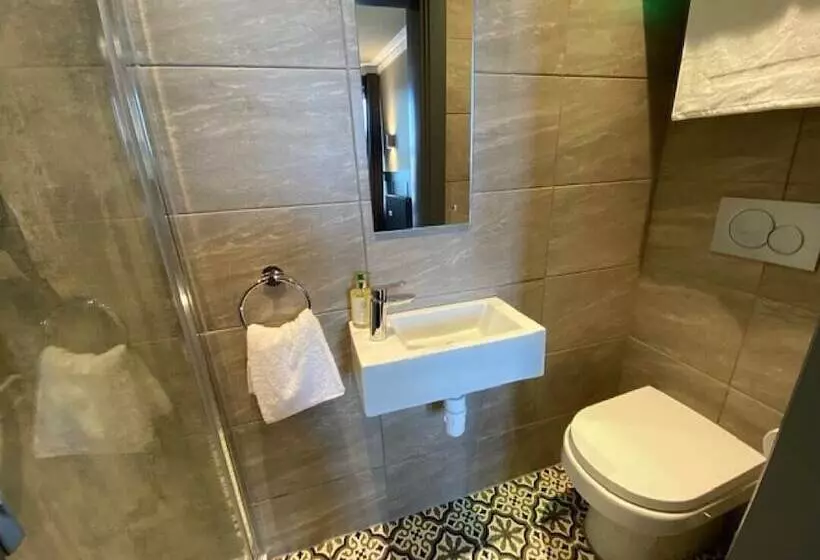 Majatalo Irvine Guest House