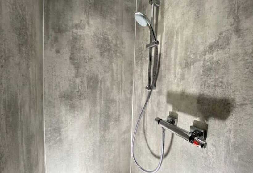 פנסיון Irvine Guest House