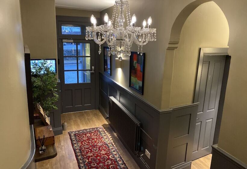 פנסיון Irvine Guest House