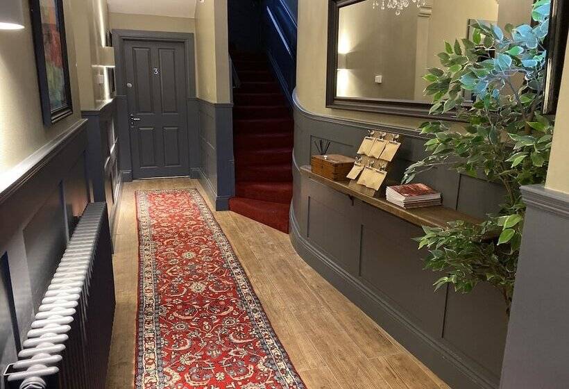 פנסיון Irvine Guest House