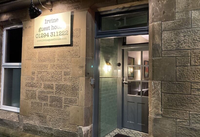 פנסיון Irvine Guest House