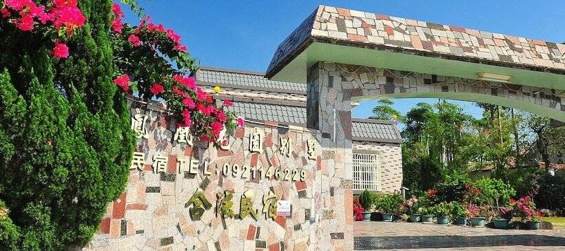 تختخواب و صبحانه Fong Huang Garden