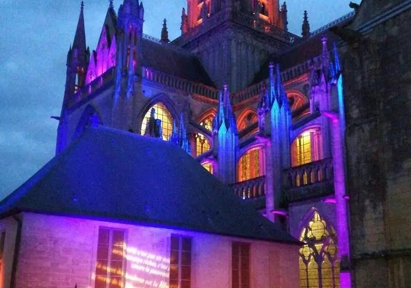 تختخواب و صبحانه Hôtel Particulier Le Clos De La Croix