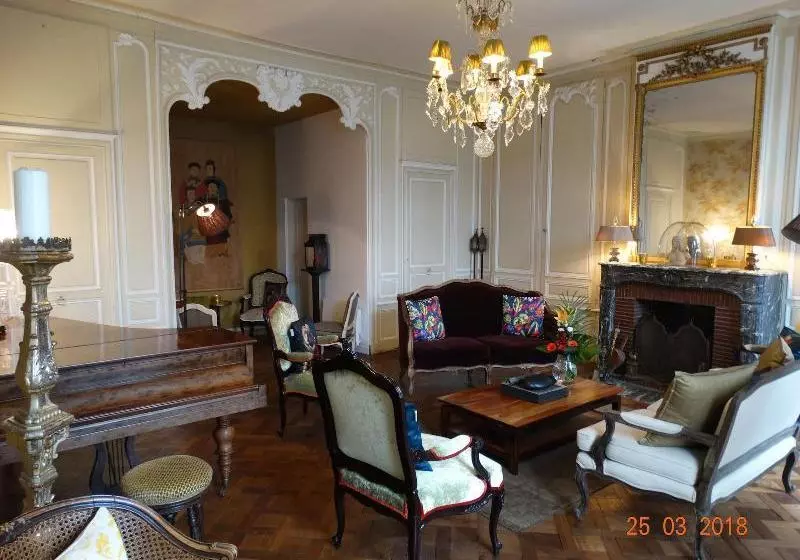 تختخواب و صبحانه Hôtel Particulier Le Clos De La Croix