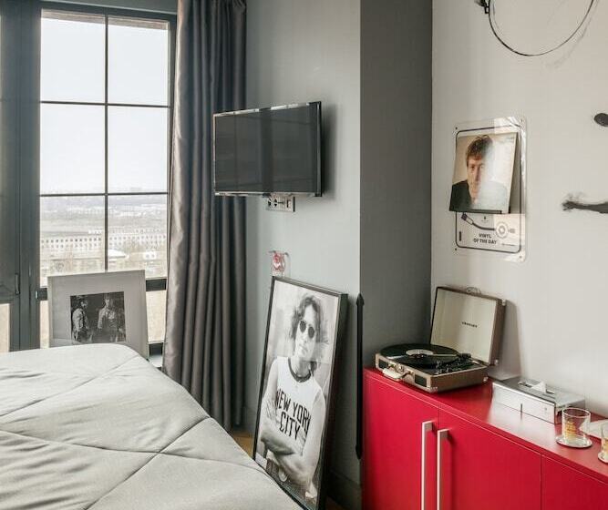 Design Hotel Rooms & Rumors