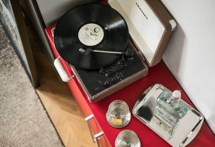 Design Hotel Rooms & Rumors