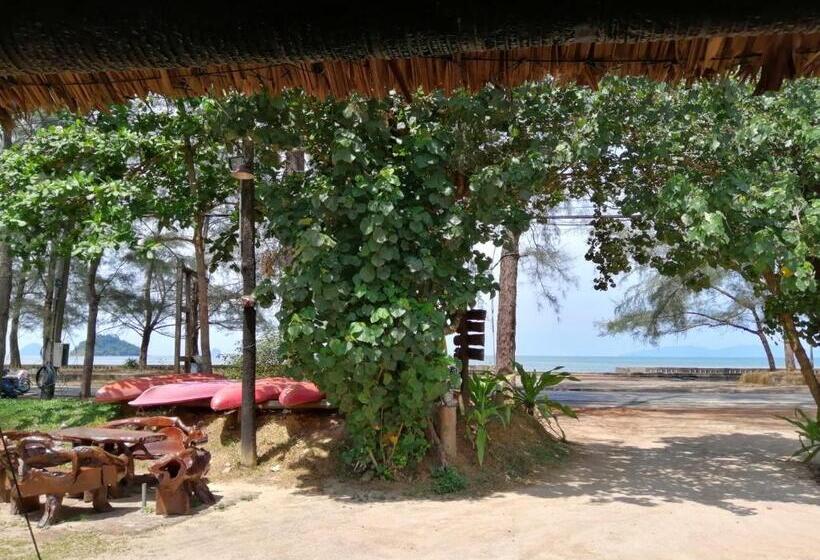 Hotel Fisherman S Hut , ขนำชาวเลโฮมสเตย์