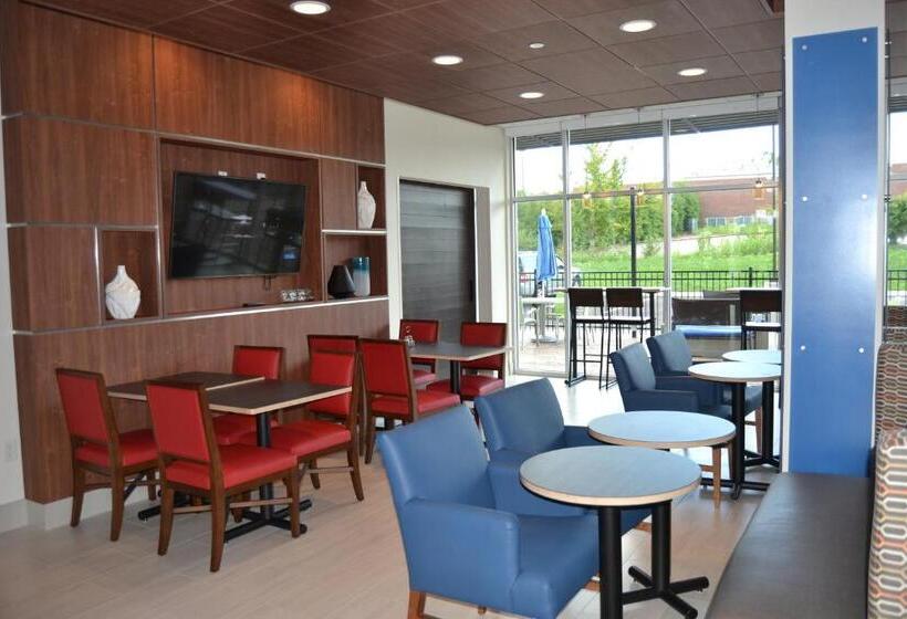 هتل Holiday Inn Express & Suites Goodlettsville N Nashville, An Ihg