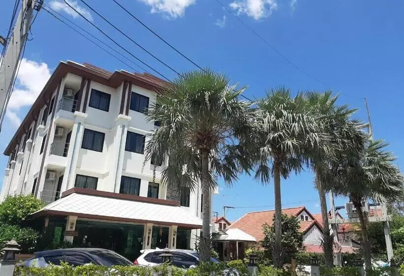 هتل Narai Iyara Palace