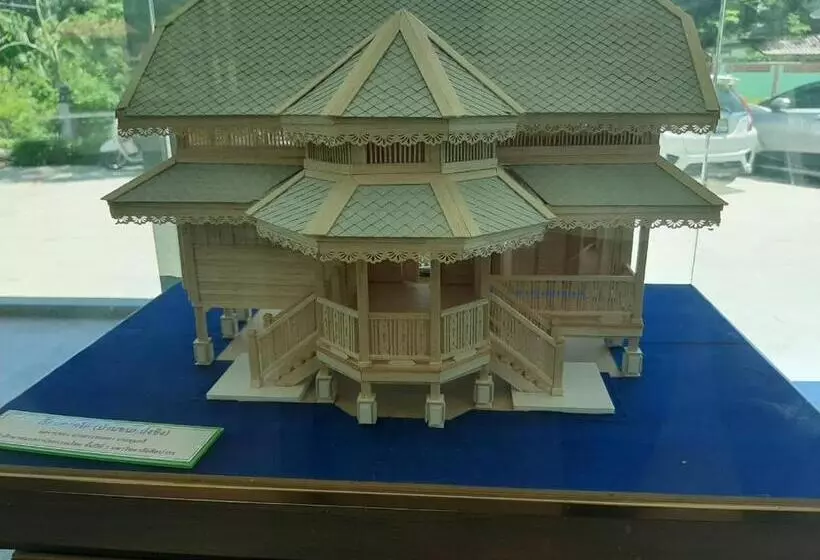 هتل Narai Iyara Palace