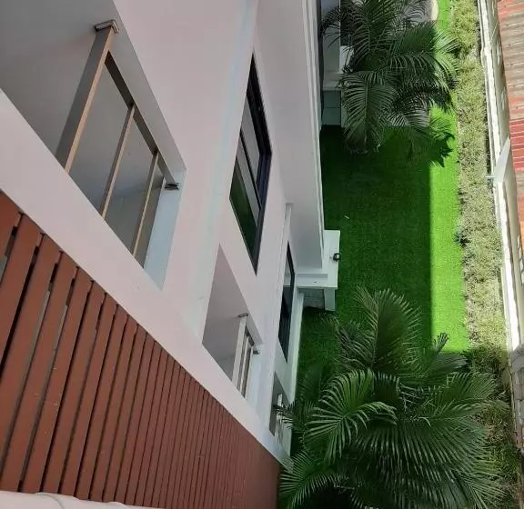 هتل Narai Iyara Palace