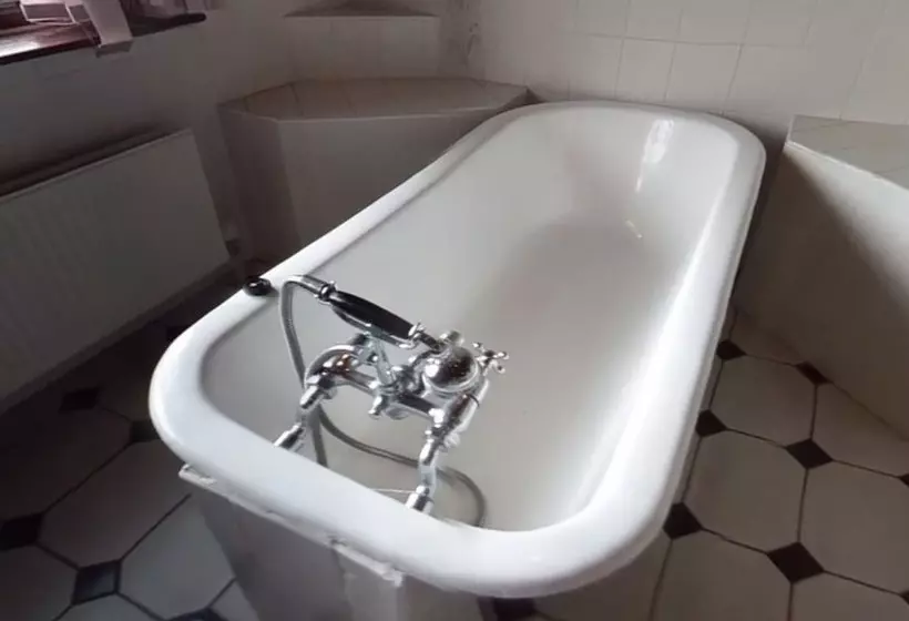 Jaylets Budget Leicester