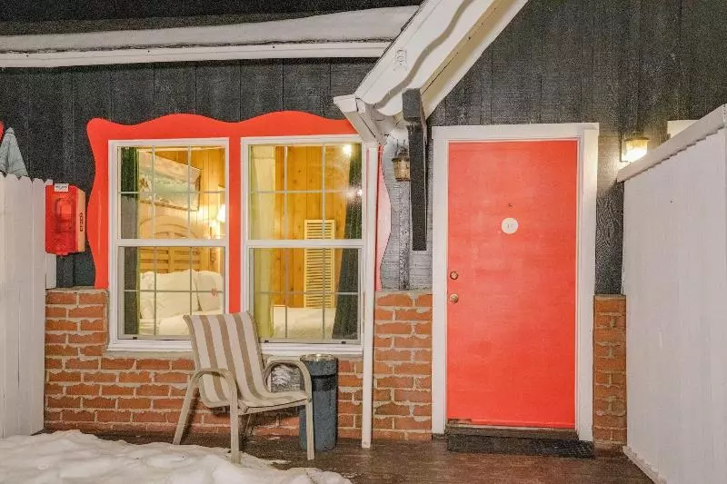 モーテル Arrowhead Tree Top Lodge