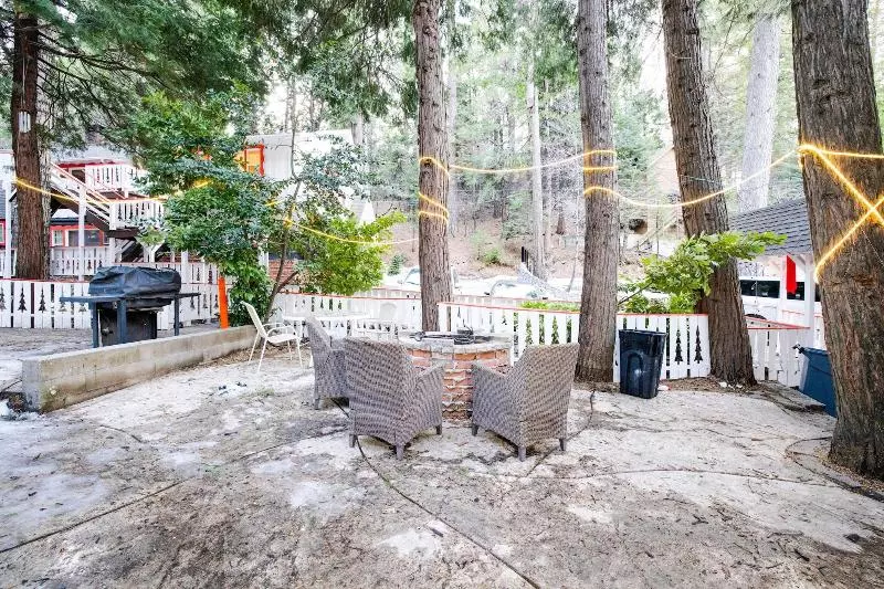 モーテル Arrowhead Tree Top Lodge