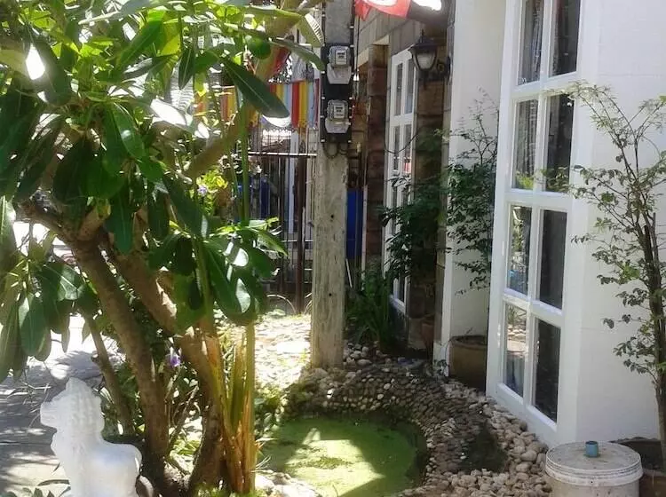 Majatalo Summer Breeze Inn