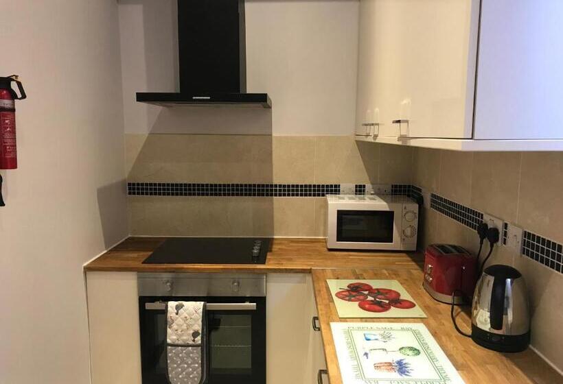 بنسيون Tunnard House