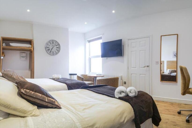 بنسيون Tunnard House