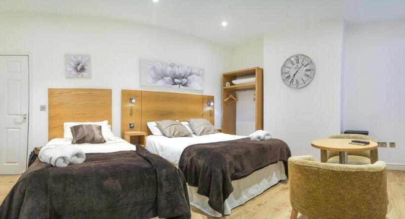 بنسيون Tunnard House