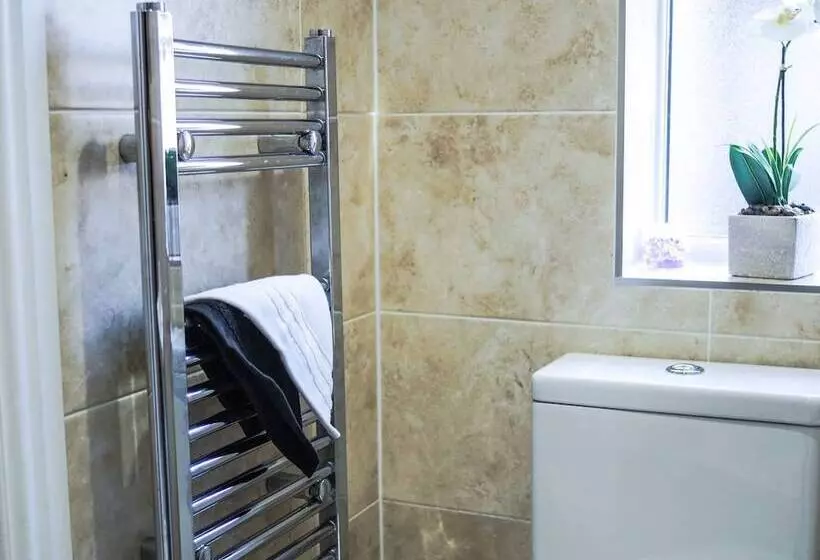 Majatalo Tunnard House