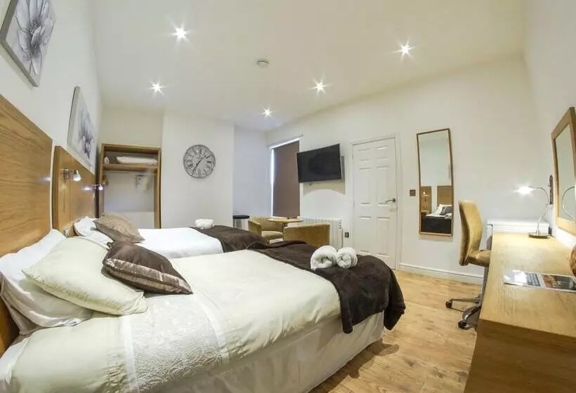 Majatalo Tunnard House