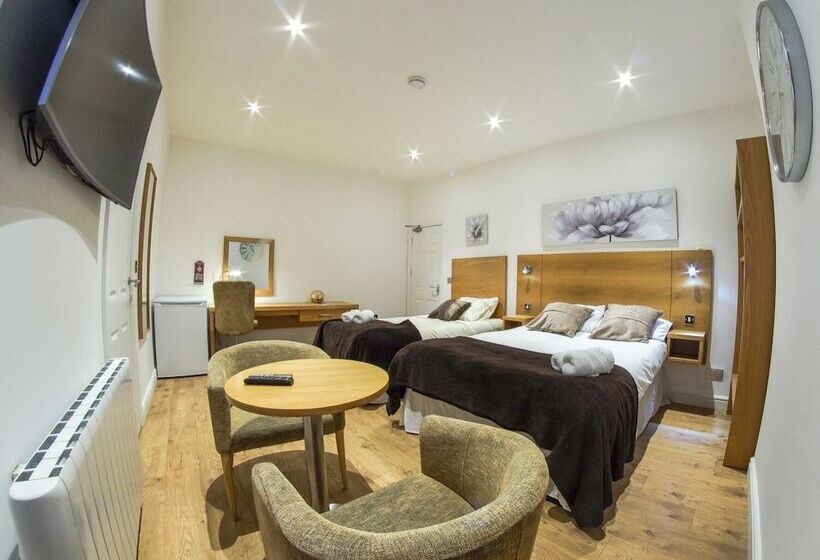 بنسيون Tunnard House