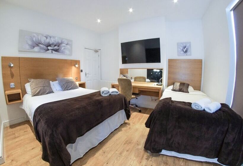 بنسيون Tunnard House